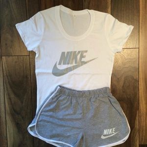 Meet your Posher, Dee